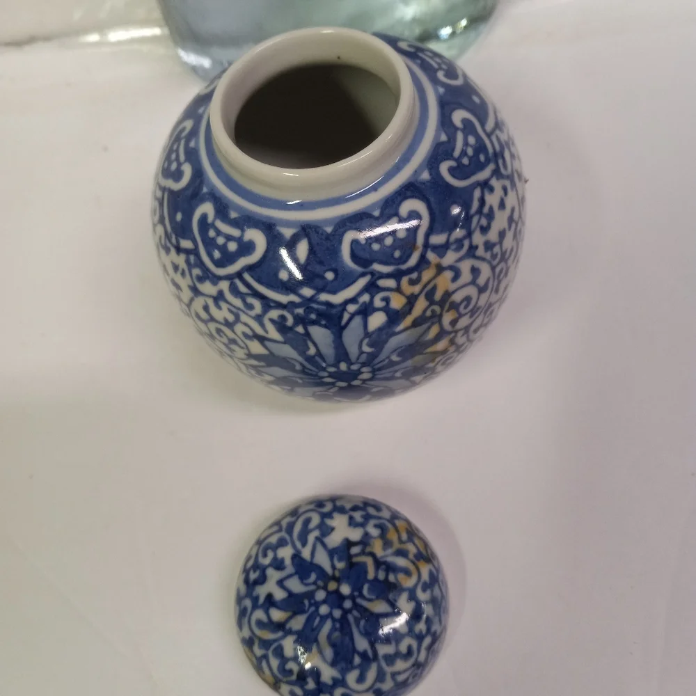 ASIAN Chinese Ginger Jar Blue White Floral Porcelain Ceramic  Vintage Collectibl